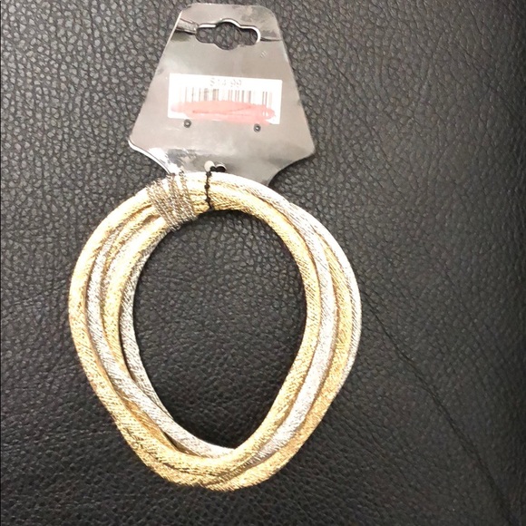 Taramanda Gold & Silver Tone . - Picture 3 of 4